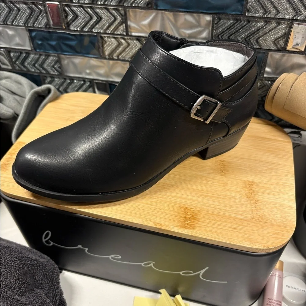 Life Stride Black Ankle Booties